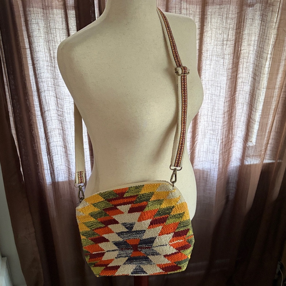 Panache Apparel Aztec Tribal Western Woven Patterned Crossbody Purse - Picture 14 of 14